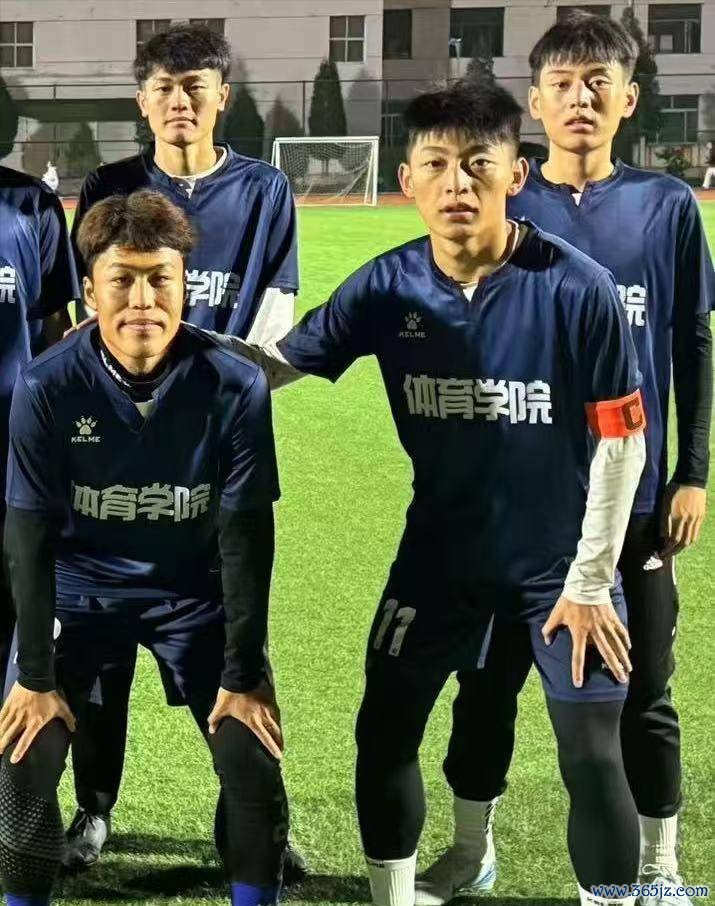 21岁大学生乔浩纹物化，爬完泰山回家时发生车祸，女友晒终末聊天