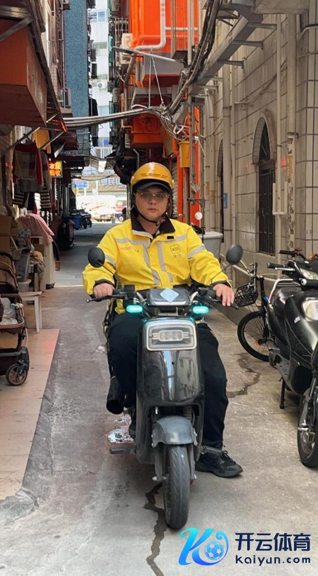 一群留岗外卖骑手的新年账单 错峰过年赚的更多！