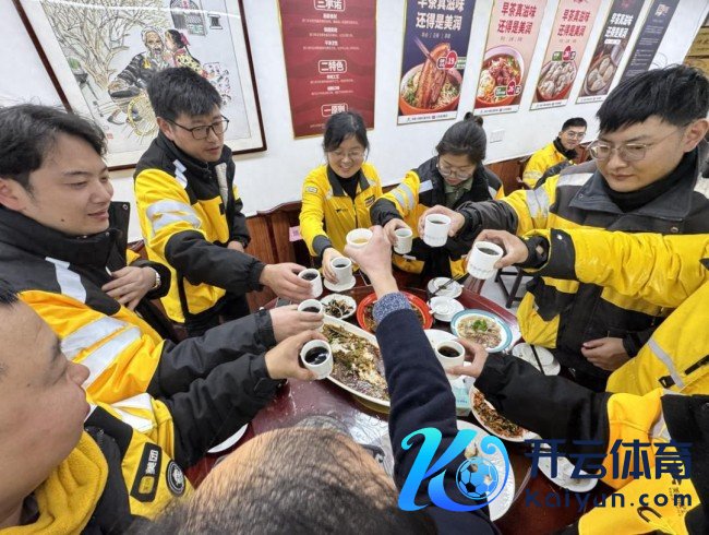 一群留岗外卖骑手的新年账单